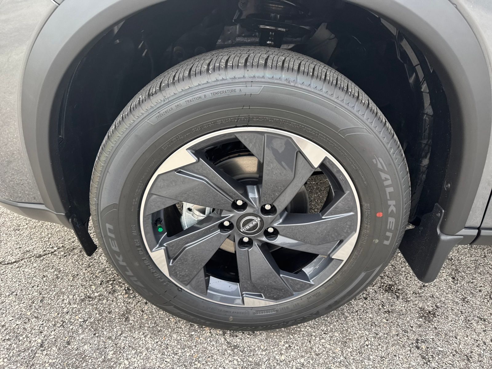2026 Nissan Rogue SV photo 3