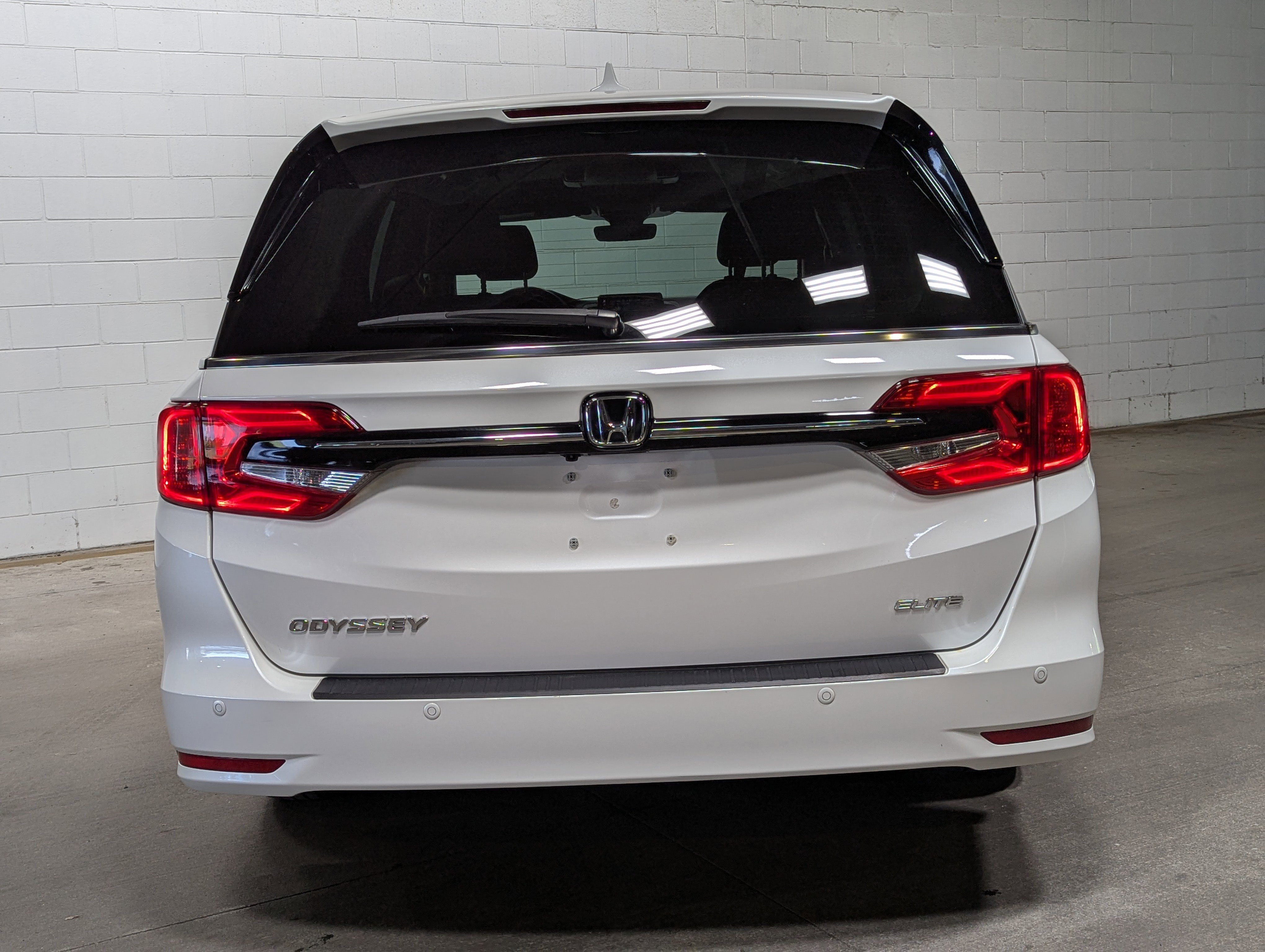2023 Honda Odyssey Elite photo 2