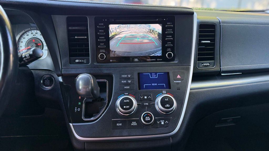2020 Toyota Sienna SE Premium photo 27