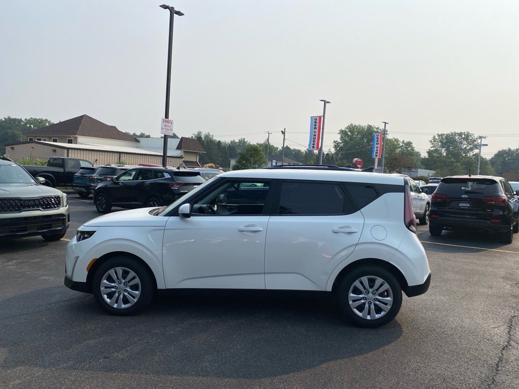 2023 Kia Soul LX photo 4