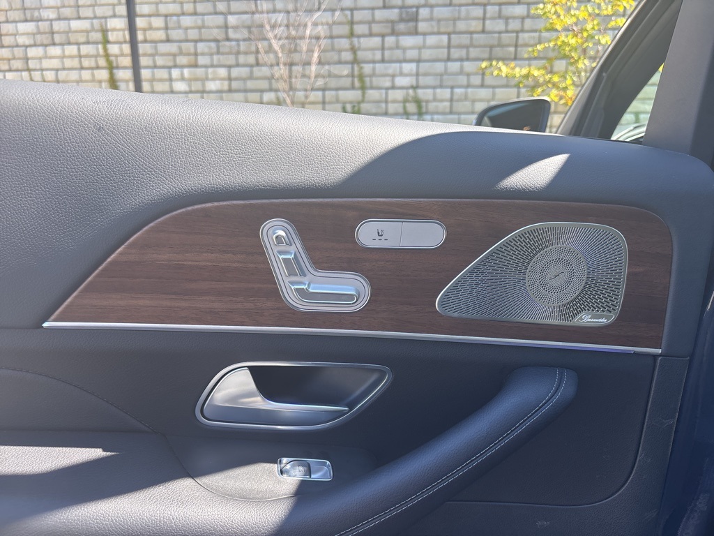2025 Mercedes Benz GLS 450 4MATIC photo 10