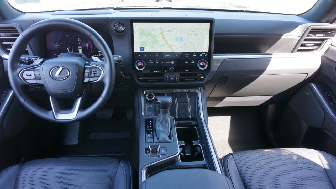 2024 Lexus GX 550 Luxury photo 25