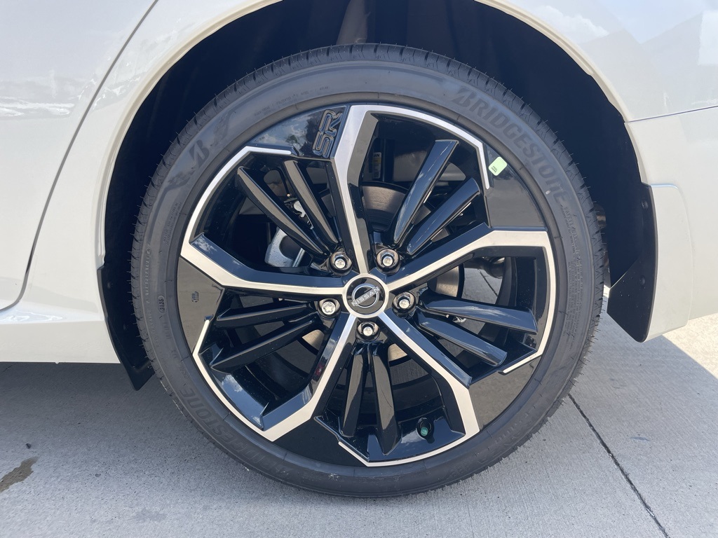 2025 Nissan Altima SR photo 19