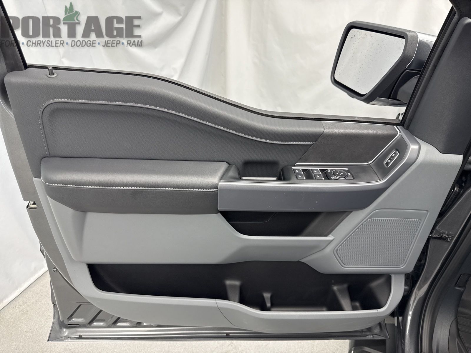 2025 Ford F-150 XLT photo 14