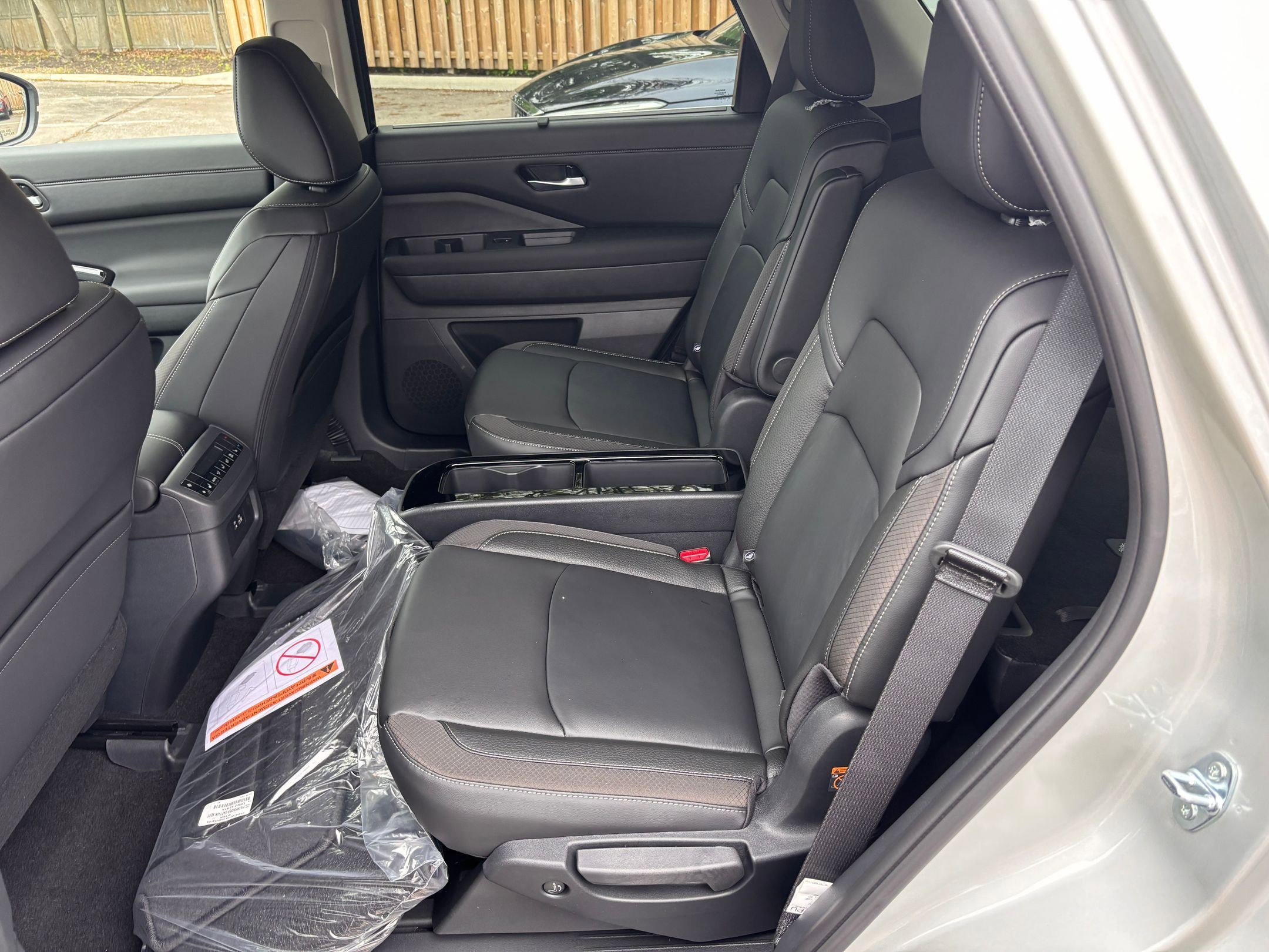 2025 Nissan Pathfinder SL photo 14