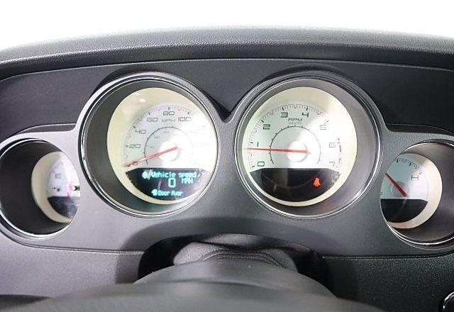 2014 Dodge Challenger R/T photo 25