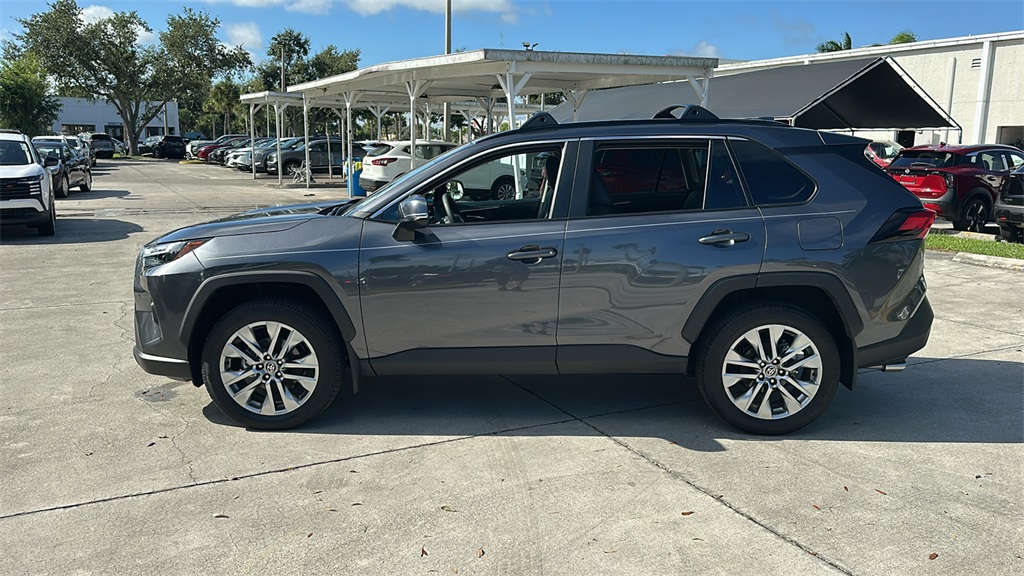 2025 Toyota RAV4 XLE Premium photo 4