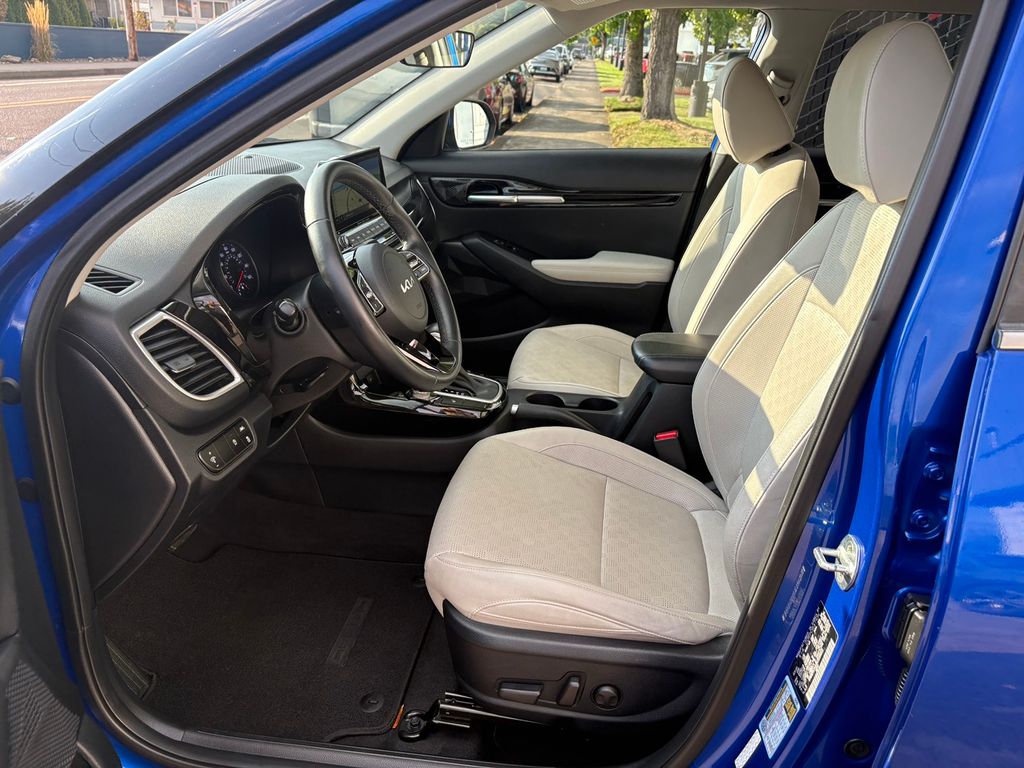 2022 Kia Seltos EX photo 15