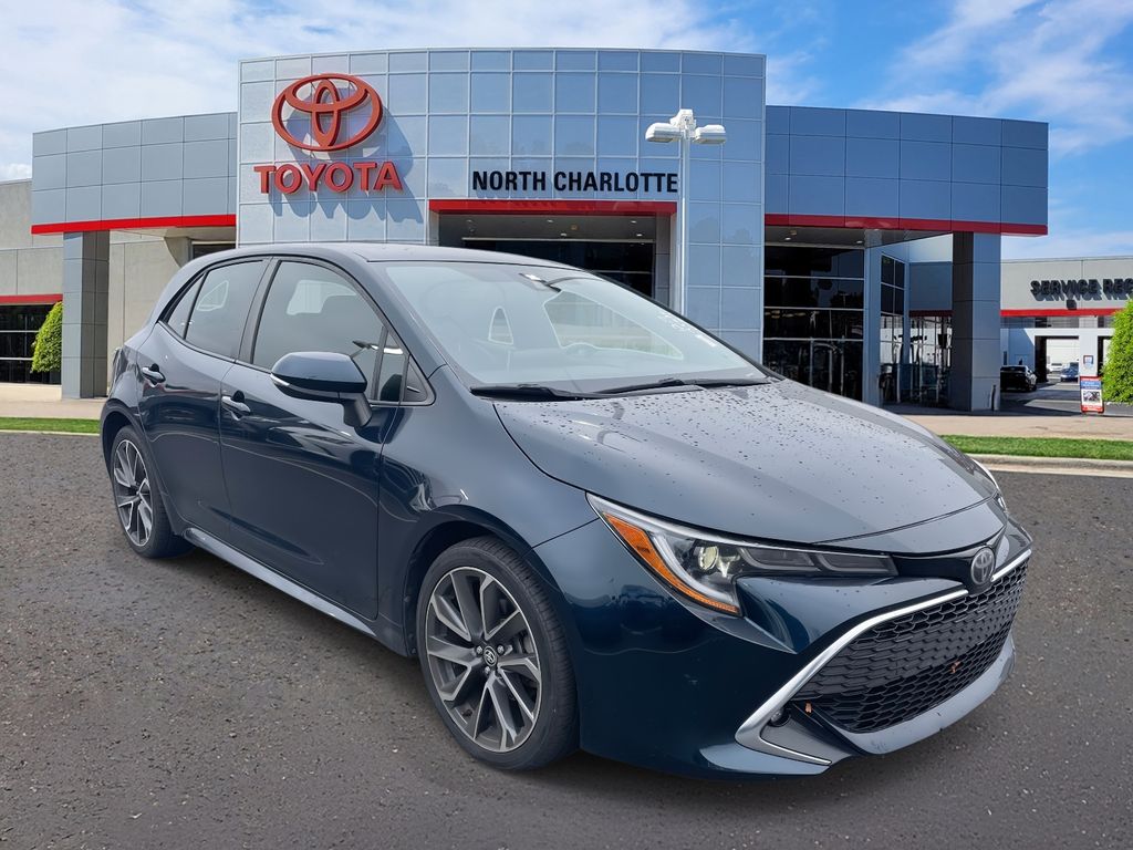 2019 Toyota Corolla Hatchback XSE's photo