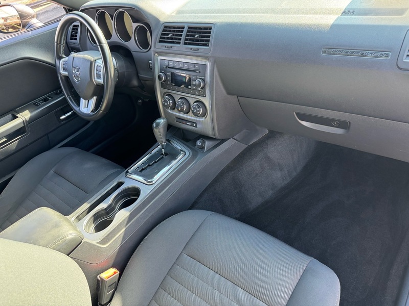 2013 Dodge Challenger R/T photo 17