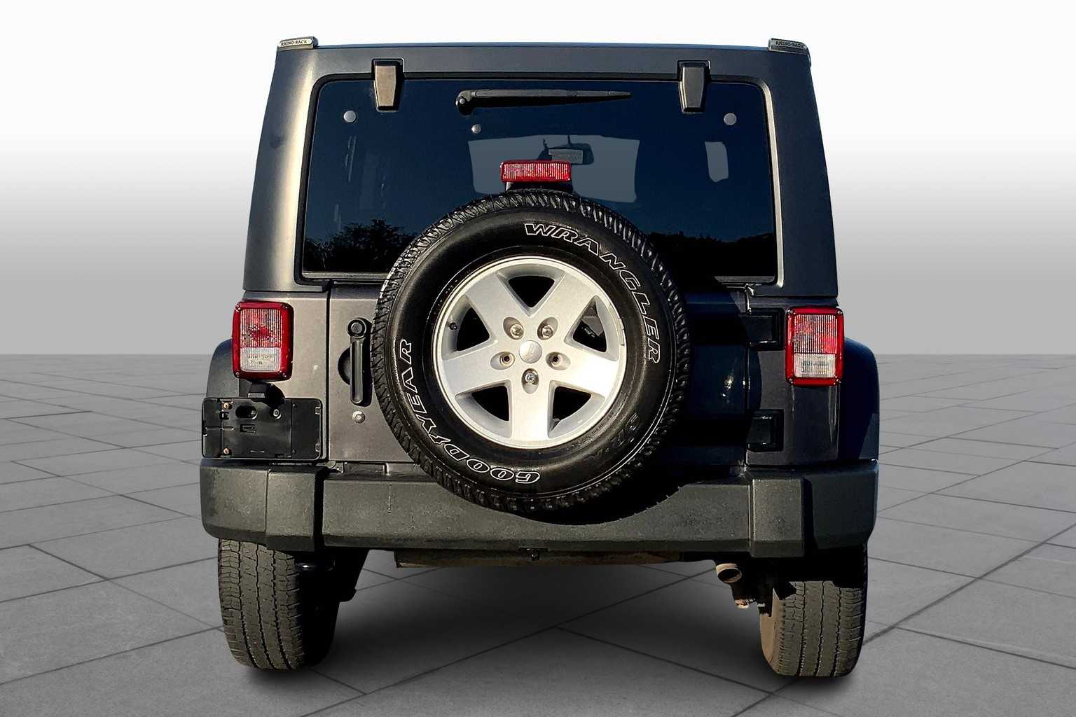 2018 Jeep Wrangler Unlimited Sport S photo 3