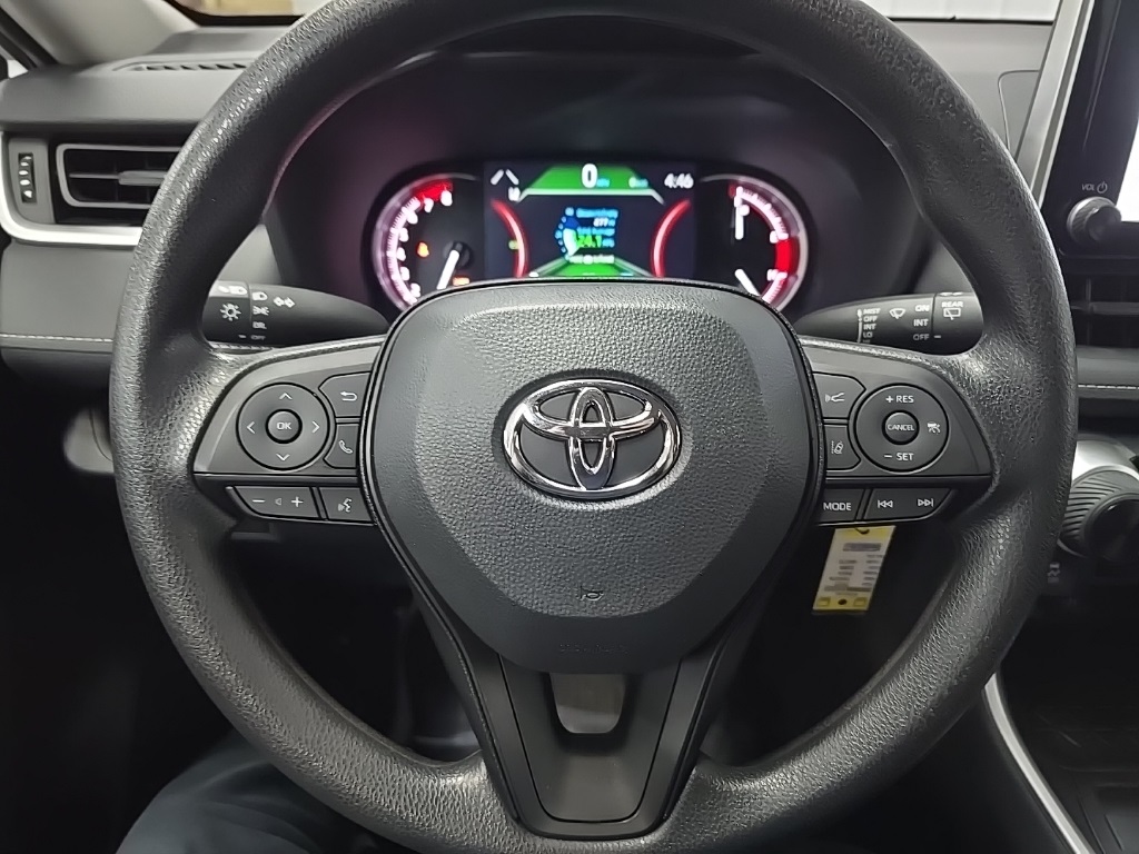 2023 Toyota RAV4 LE photo 18