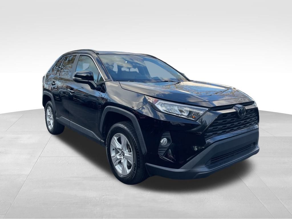 2020 Toyota RAV4 XLE photo 3