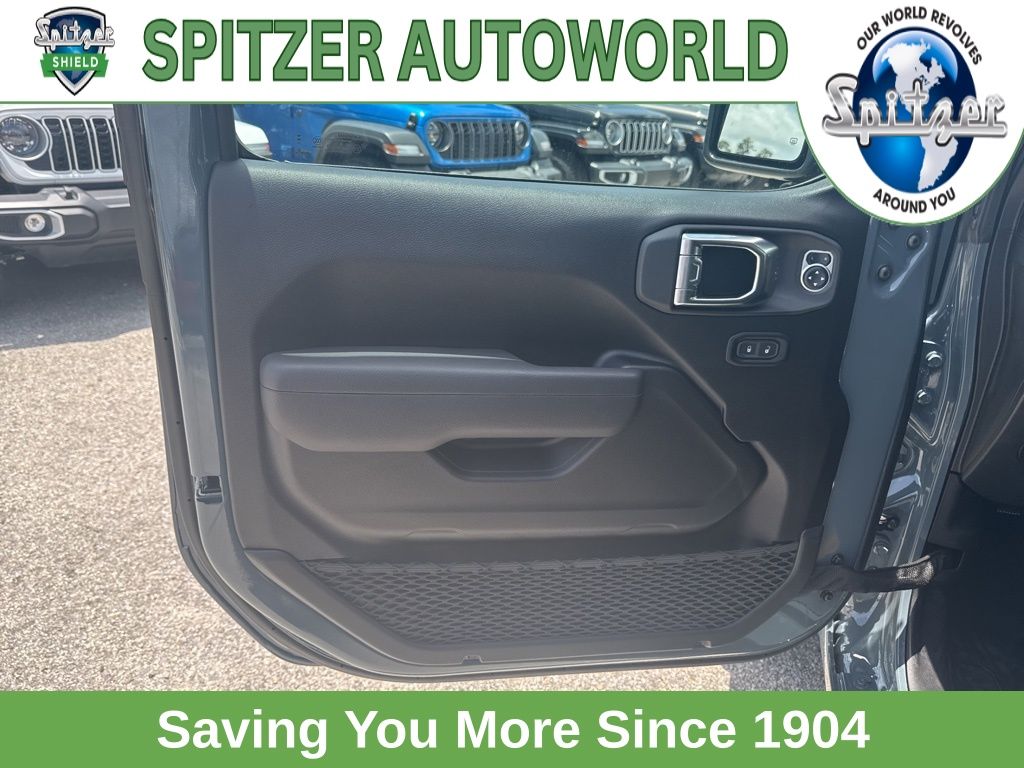 2025 Jeep Gladiator Sport S photo 4