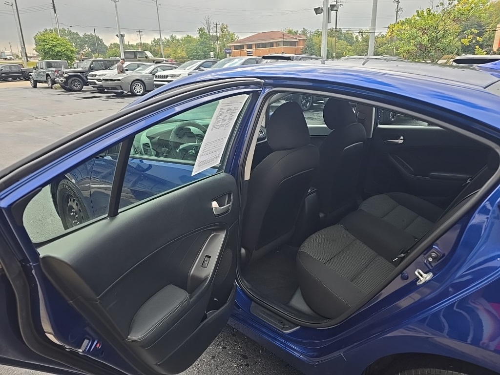 2017 Kia Forte LX Base photo 15