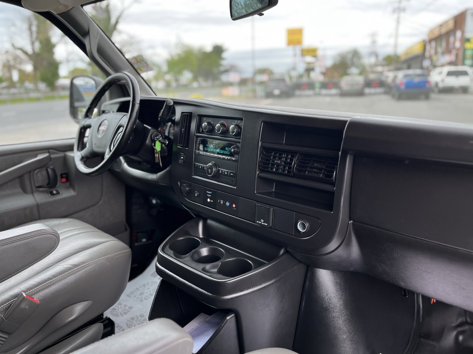 2023 Gmc Savana Cargo 3500 photo 29
