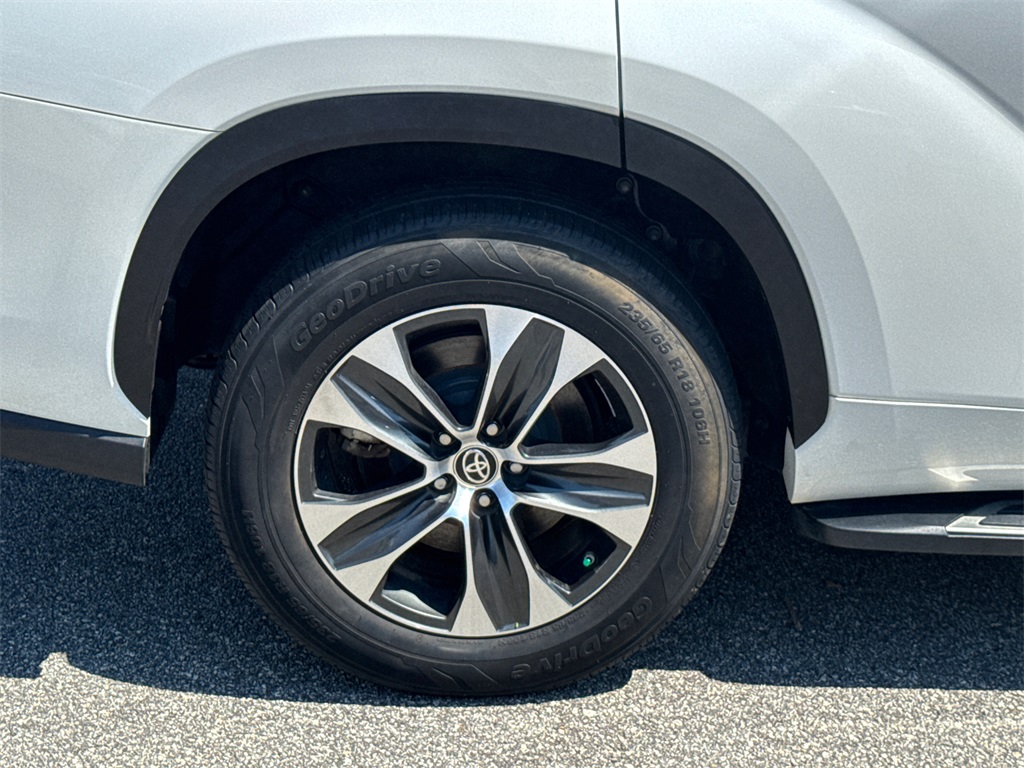 2021 Toyota Highlander XLE photo 15