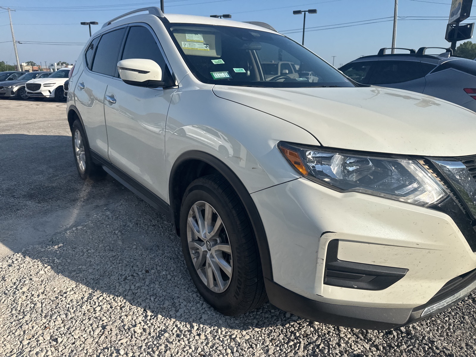 2019 Nissan Rogue SV photo 3