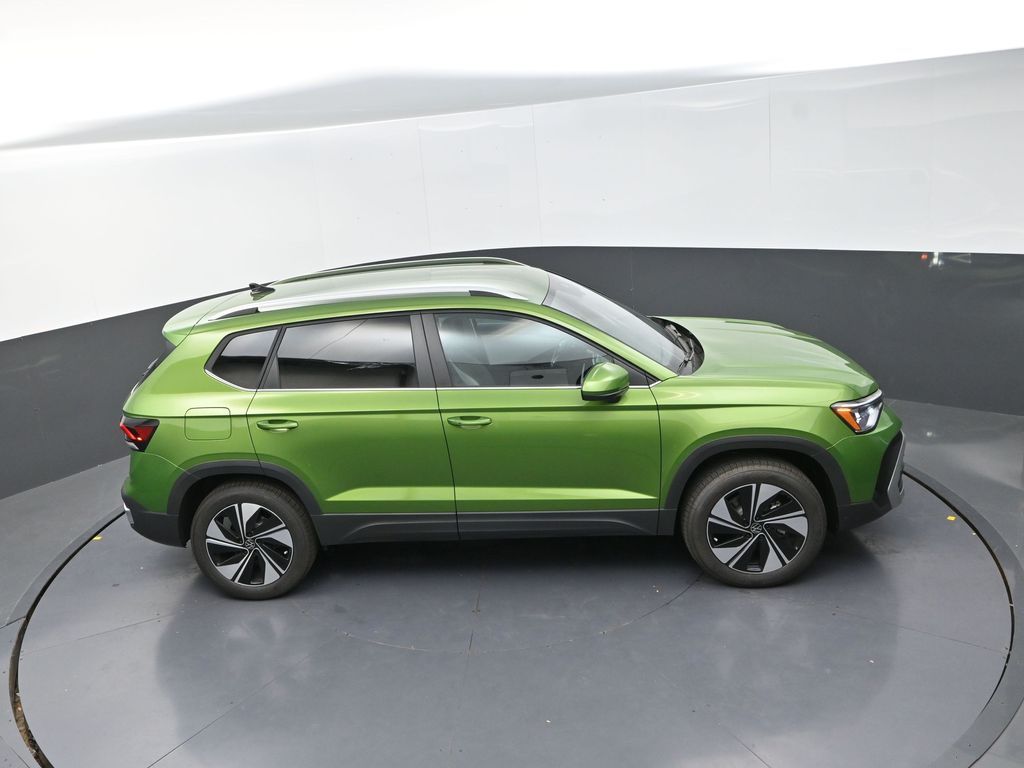 2025 Volkswagen Taos SE photo 17
