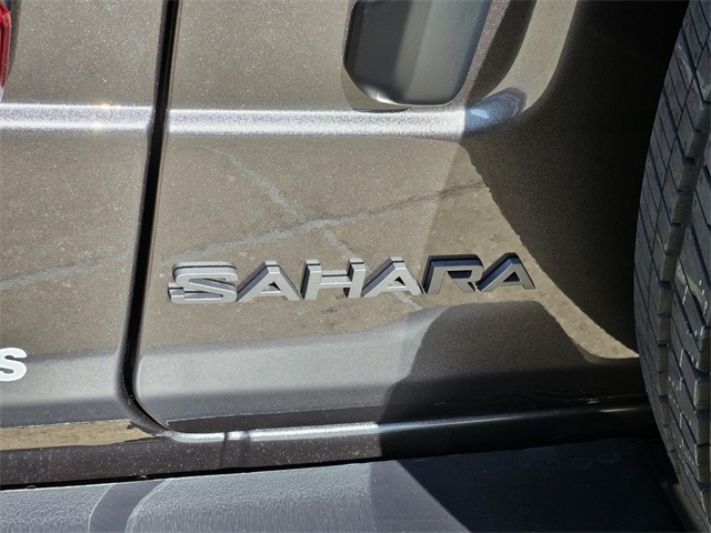 2025 Jeep Wrangler Sahara photo 4