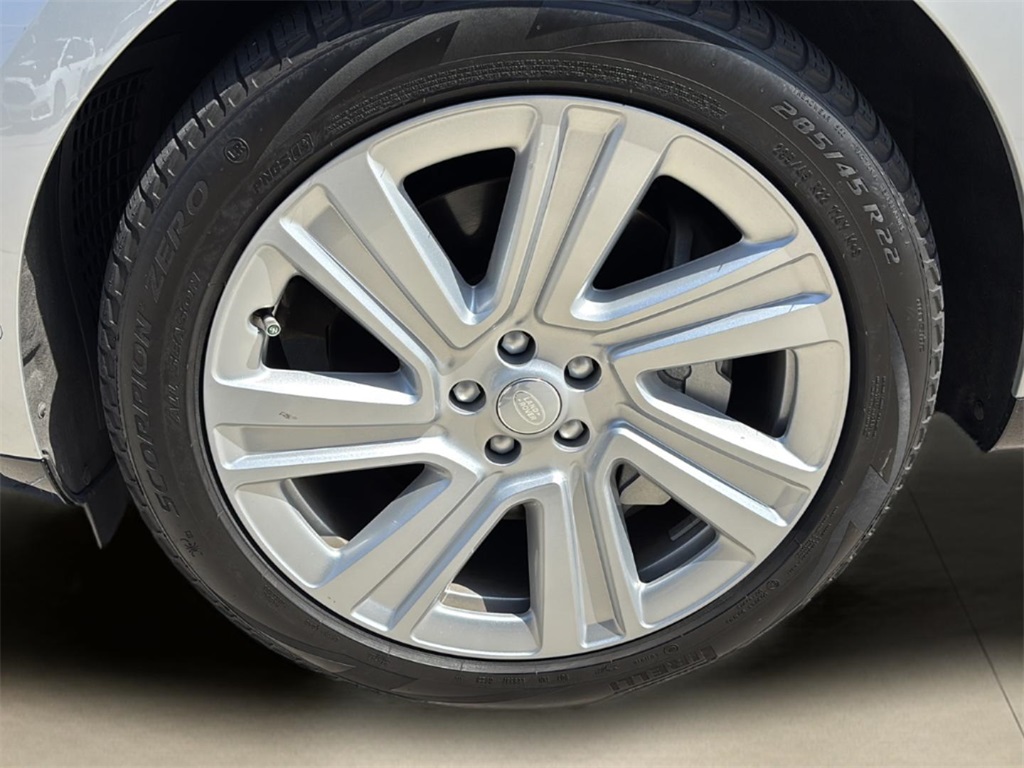 2023 Land Rover Range Rover SE photo 28