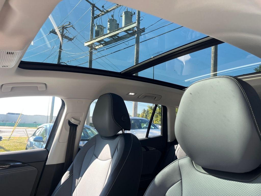 2025 Volkswagen Tiguan SE photo 14