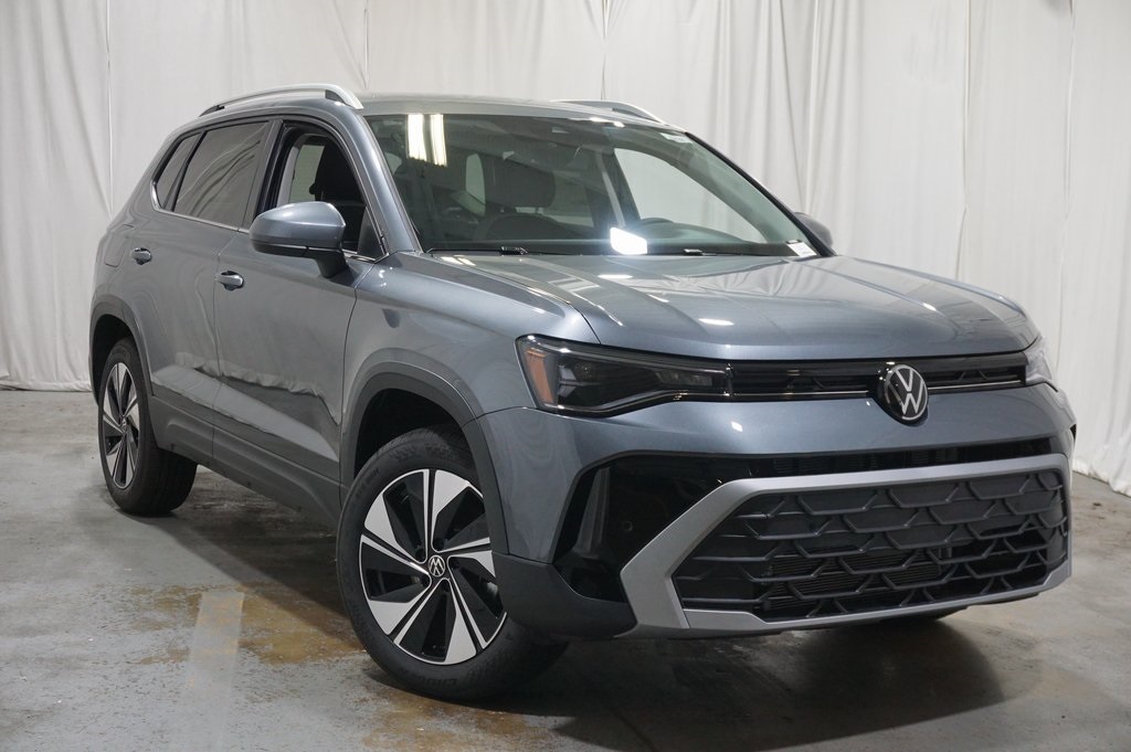 2025 Volkswagen Taos SE photo 2