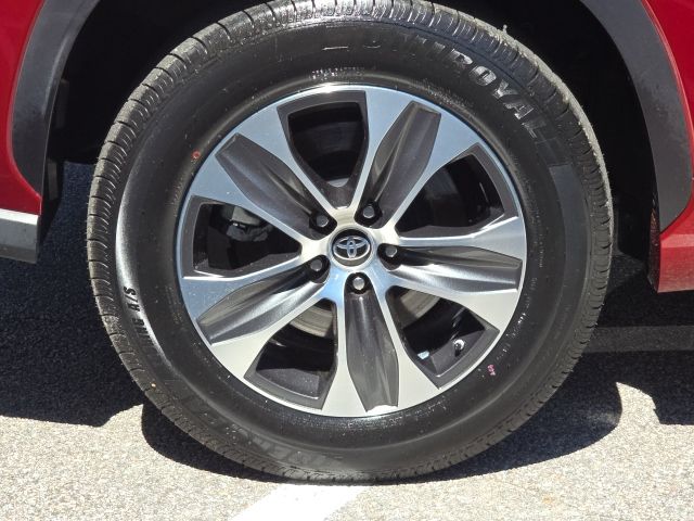 2021 Toyota Highlander XLE photo 10