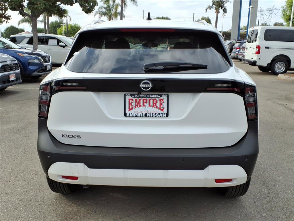2026 Nissan Kicks SV photo 2