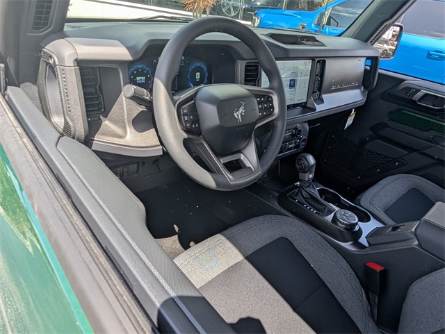 2025 Ford Bronco Base photo 8