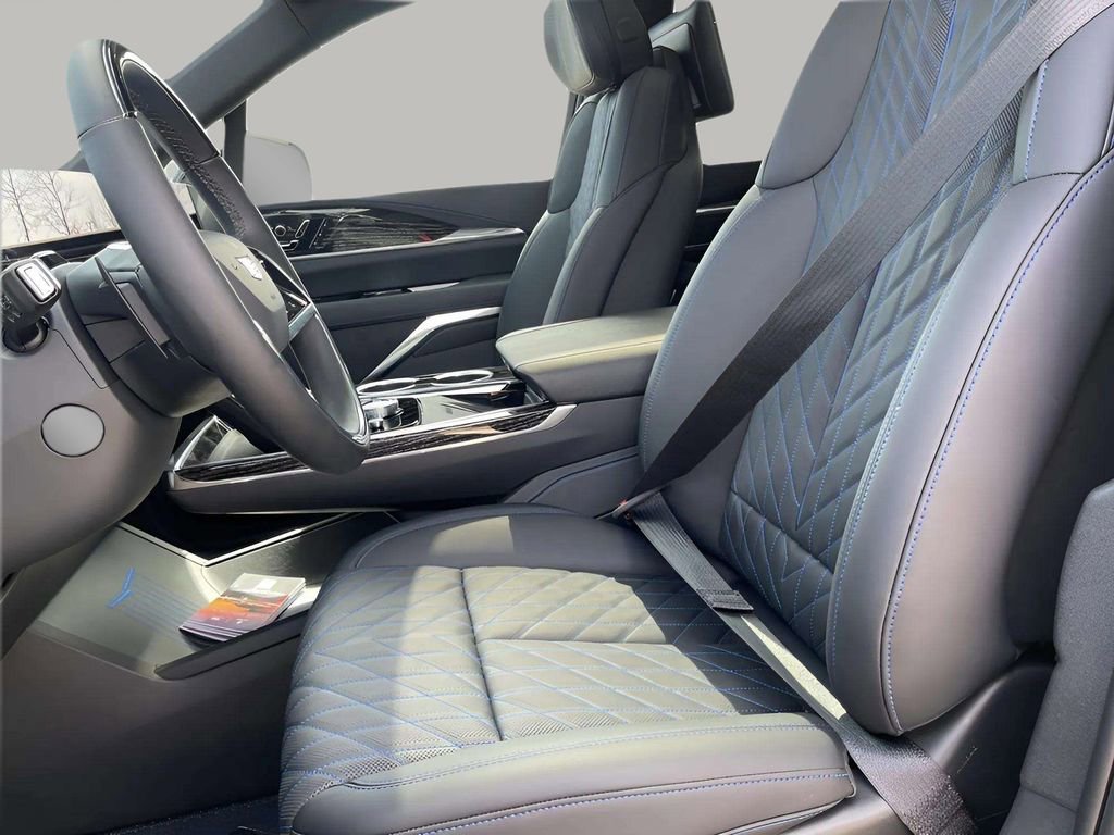 2025 Cadillac Escalade IQ Luxury photo 12