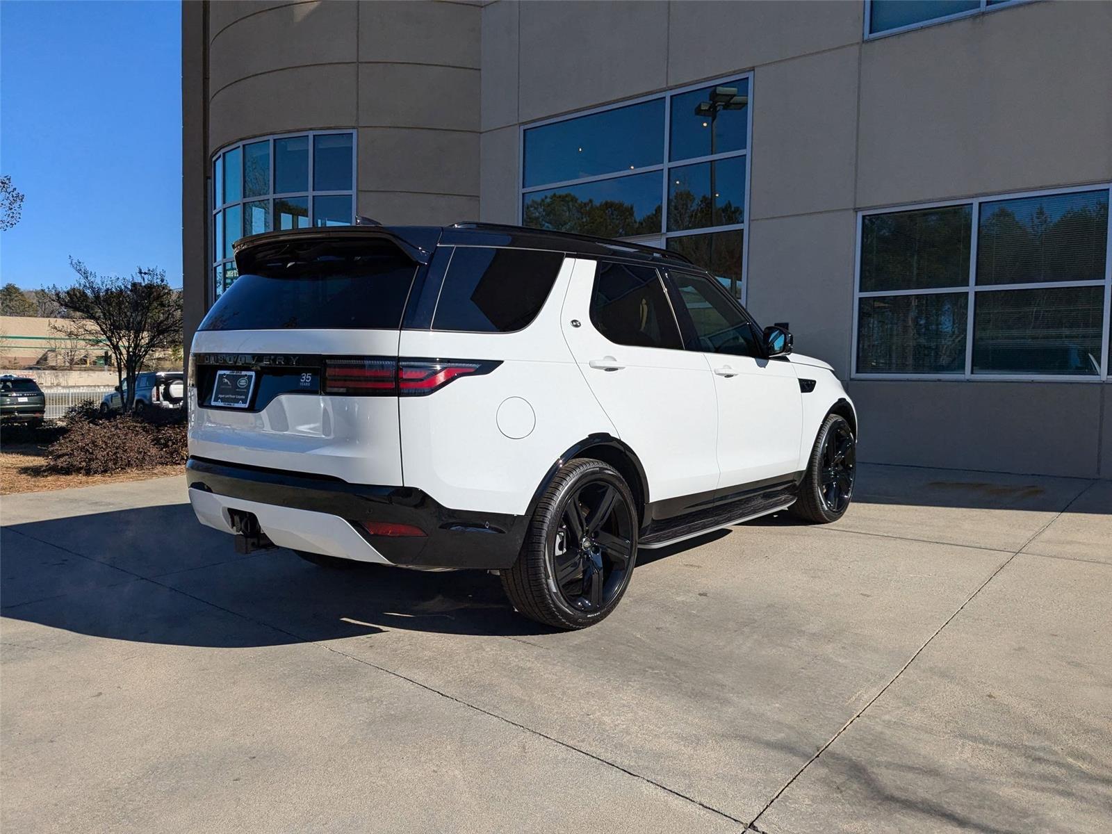 2025 Land Rover Discovery SE photo 3