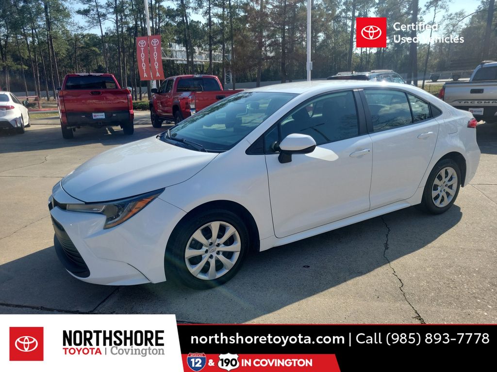 2024 Toyota Corolla LE's photo