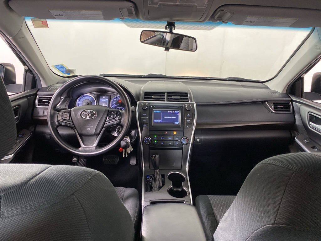 2017 Toyota Camry LE photo 2