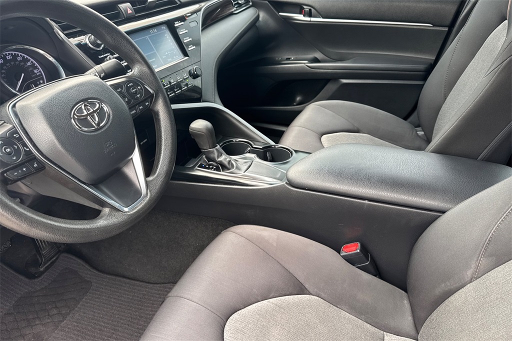 2019 Toyota Camry LE photo 9