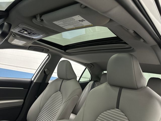 2023 Toyota Camry SE photo 7