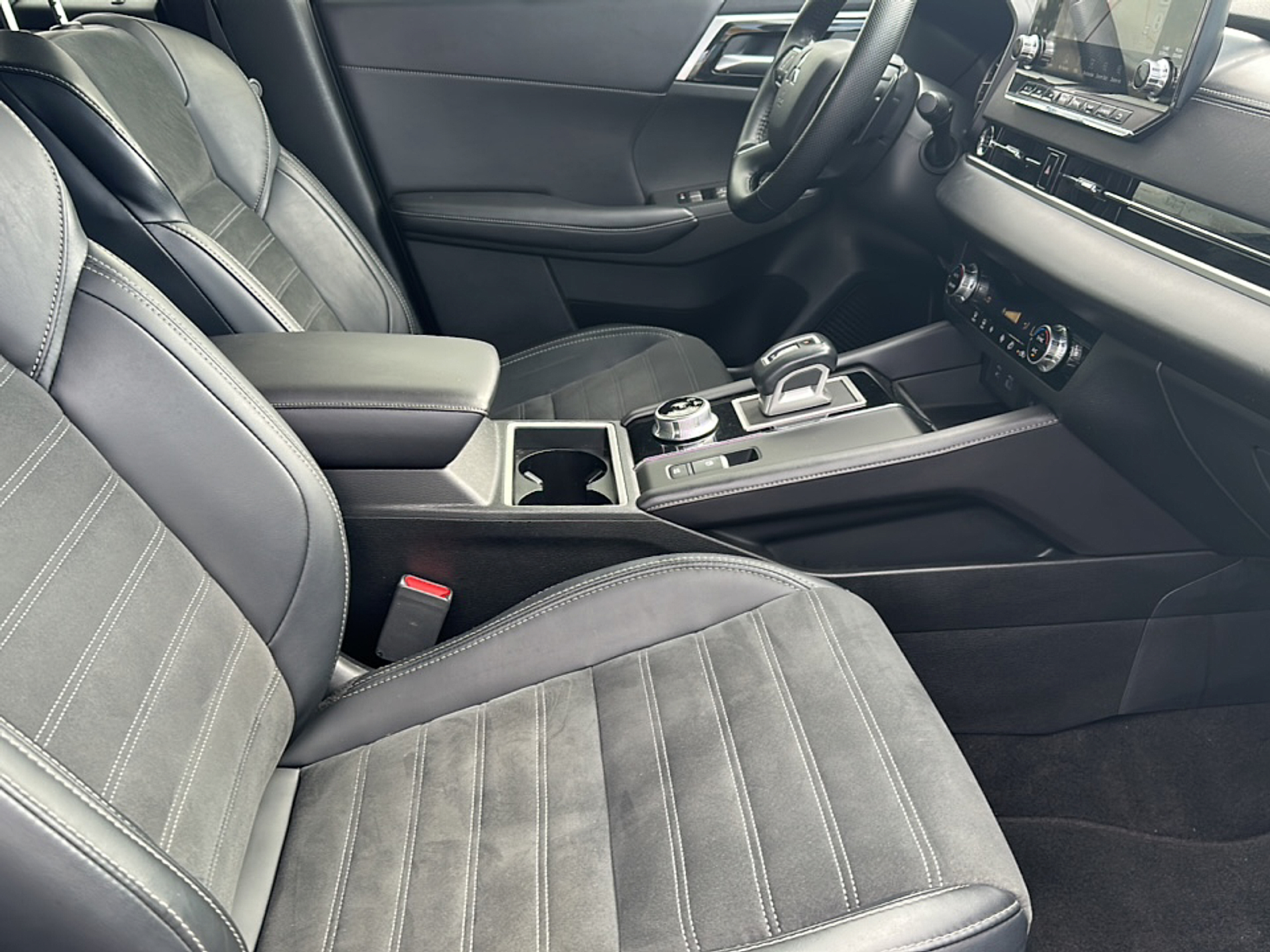 2024 Mitsubishi Outlander SE photo 10