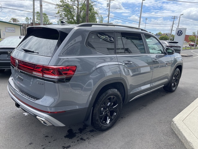 2025 Volkswagen Atlas SE Technology Peak Edition photo 5