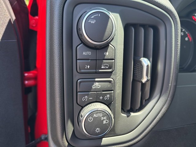 2026 Chevrolet Silverado 1500 Custom photo 3