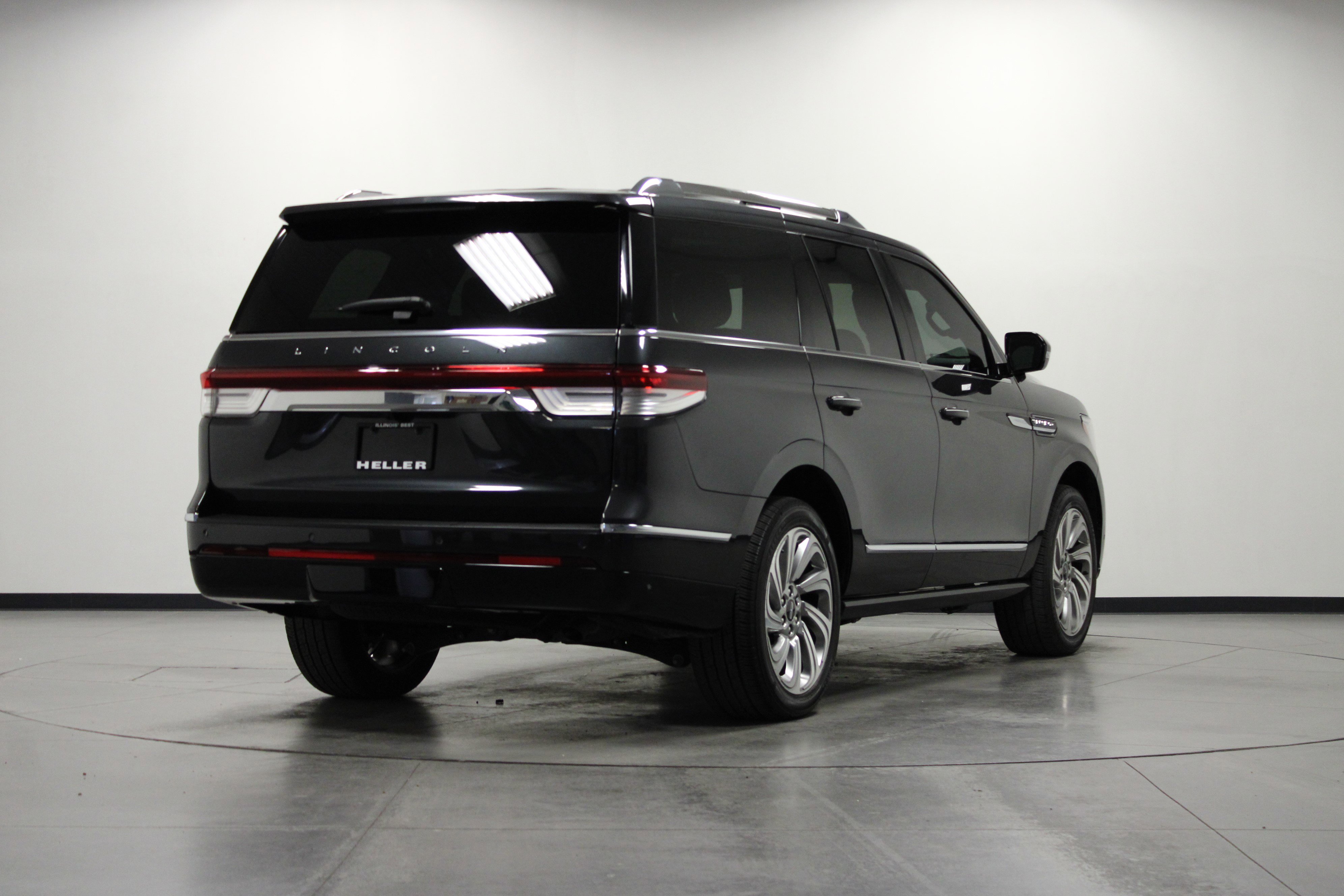 2024 Lincoln Navigator Reserve photo 3