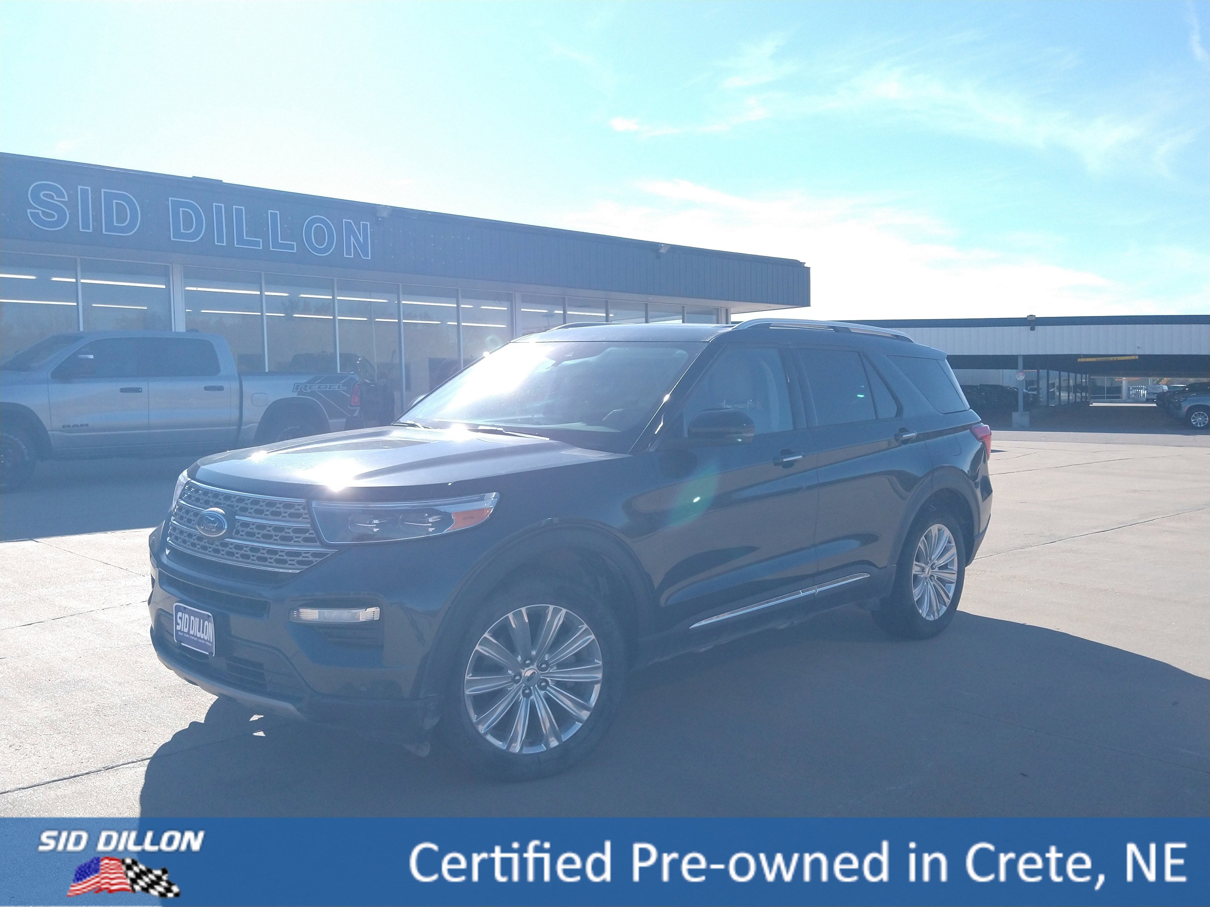 2022 Ford Explorer Limited's photo