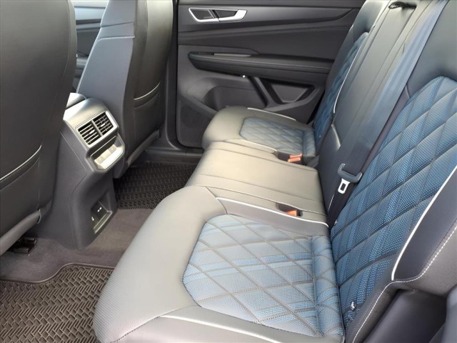 2026 Volkswagen Atlas Cross Sport SEL Premium R-Line photo 10