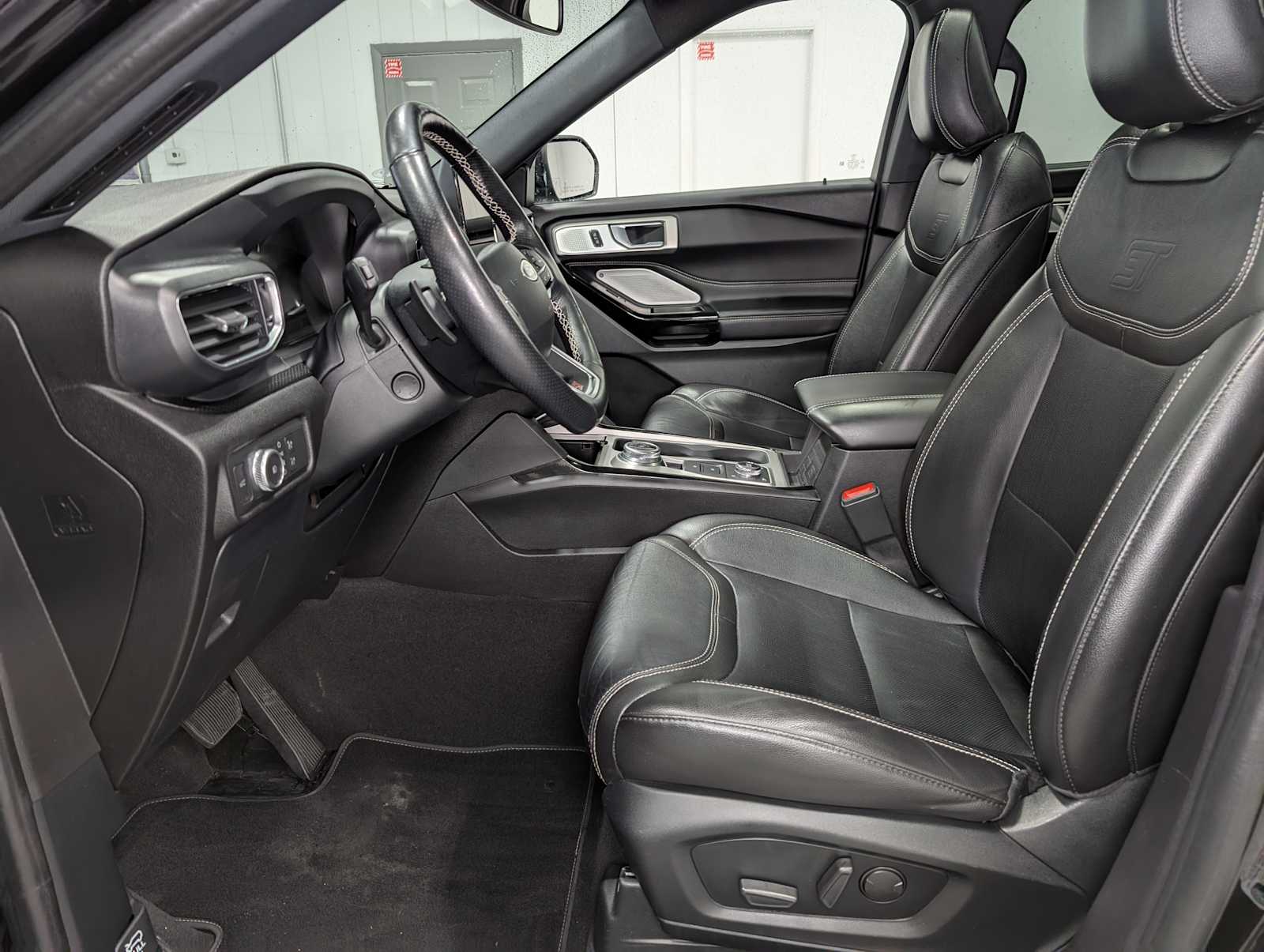 2022 Ford Explorer ST photo 4