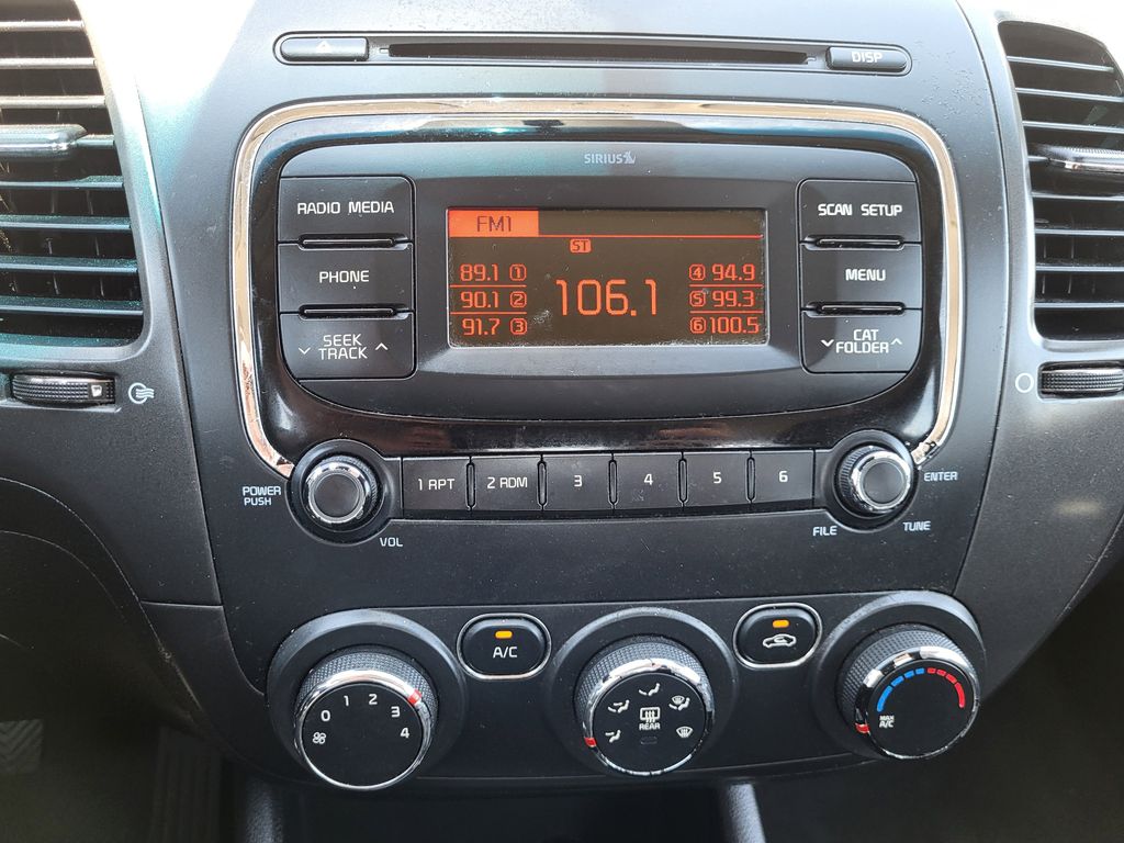 2017 Kia Forte LX Base photo 11