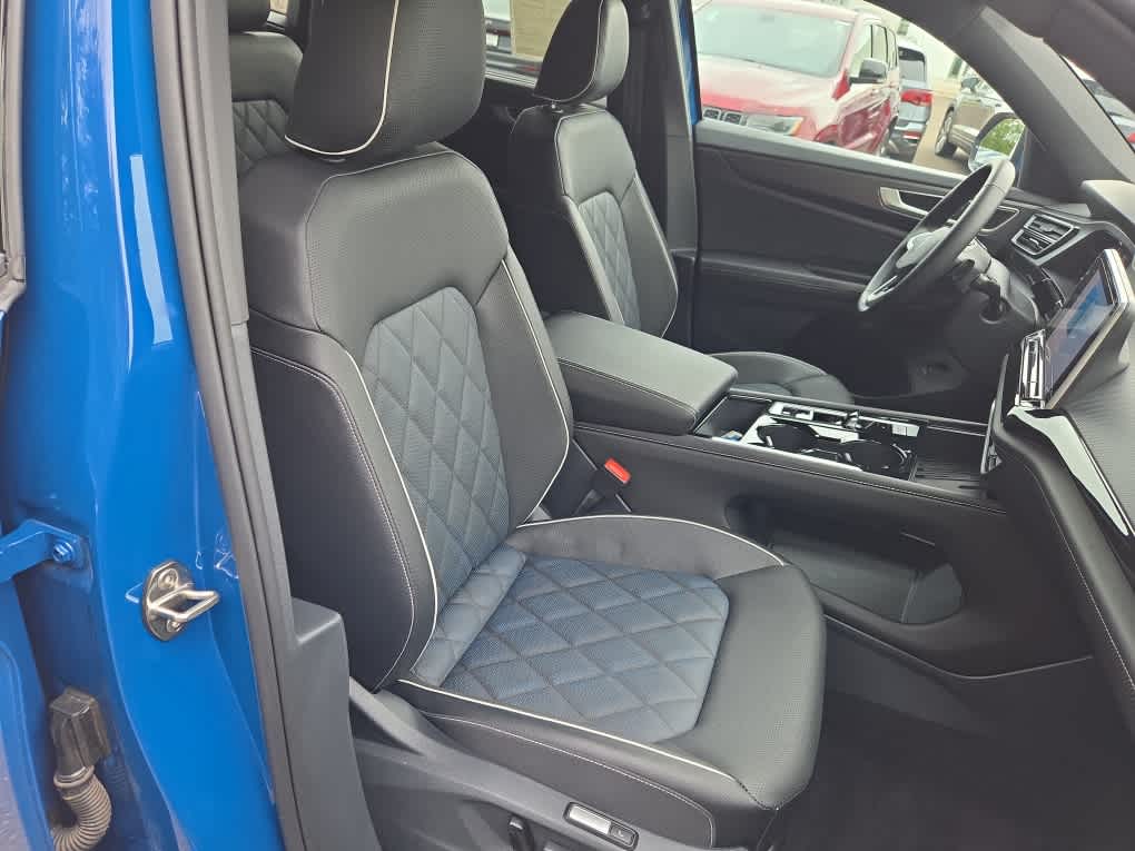 2025 Volkswagen Atlas Cross Sport SEL Premium R-Line photo 47