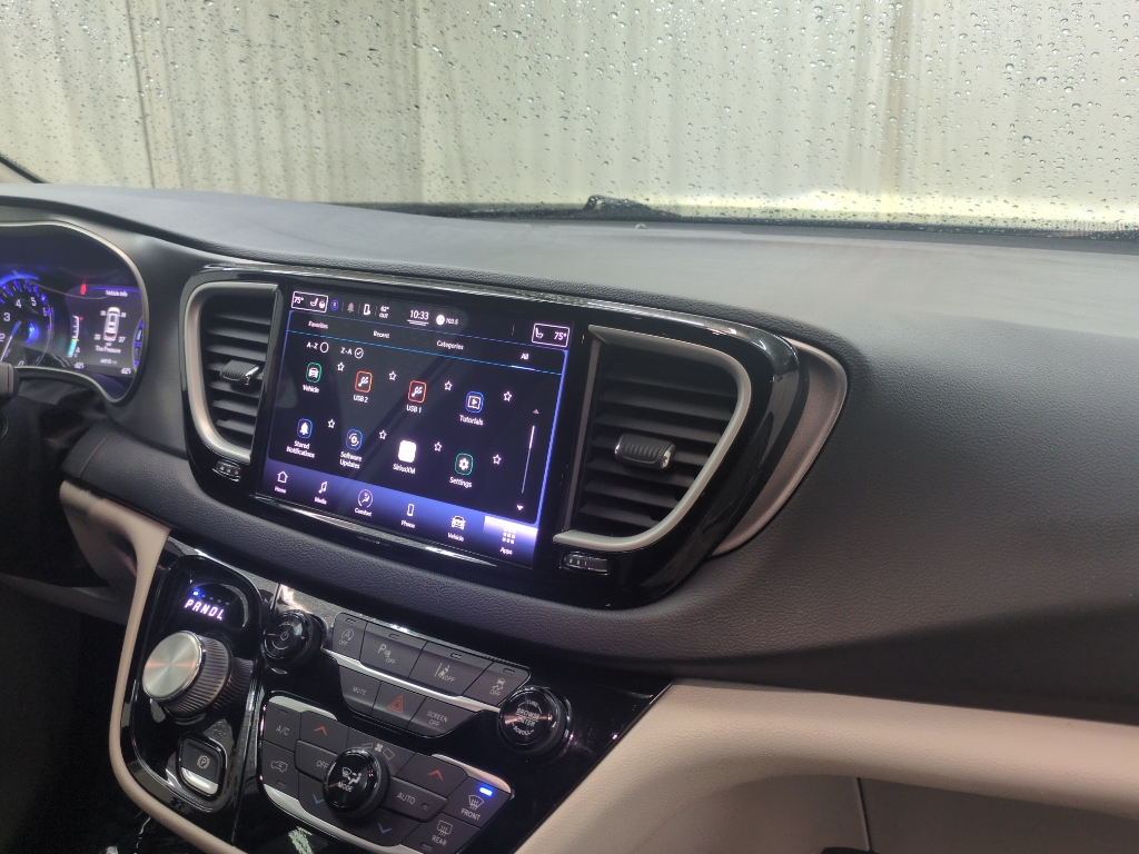 2022 Chrysler Pacifica Touring L photo 16