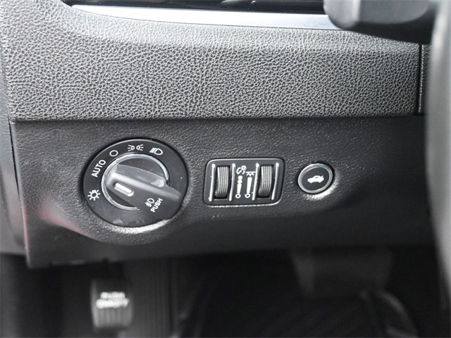 2021 Chrysler 300 S photo 11
