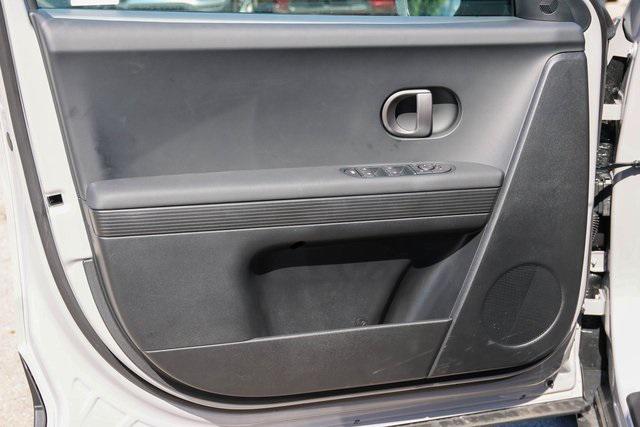 New 2025 Gray Hyundai SE image 8