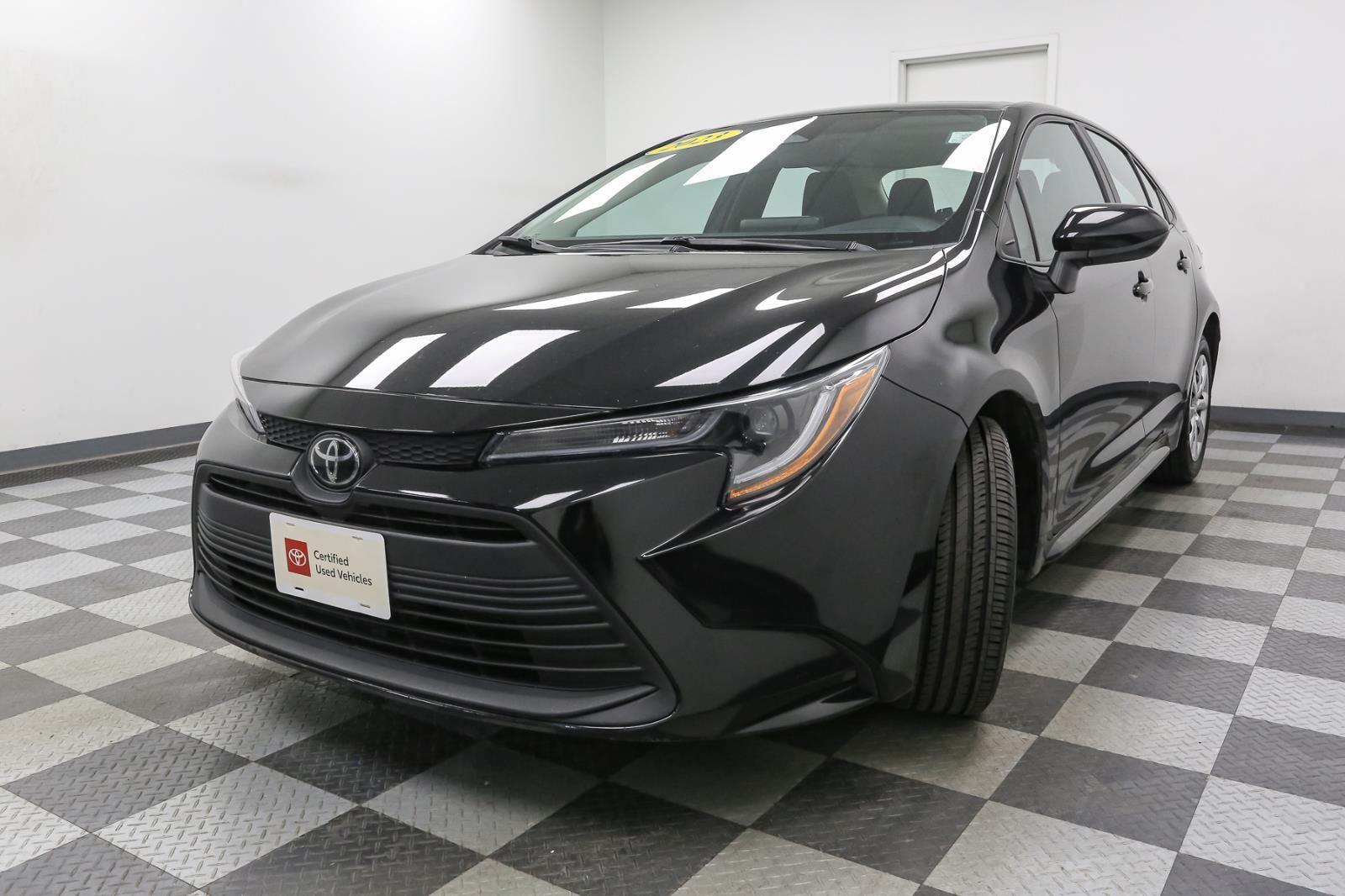 2023 Toyota Corolla LE photo 3
