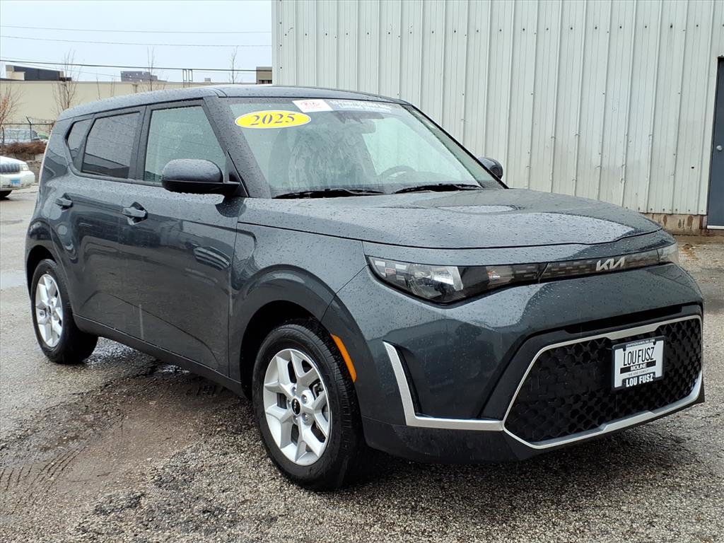 2025 Kia Soul LX's photo